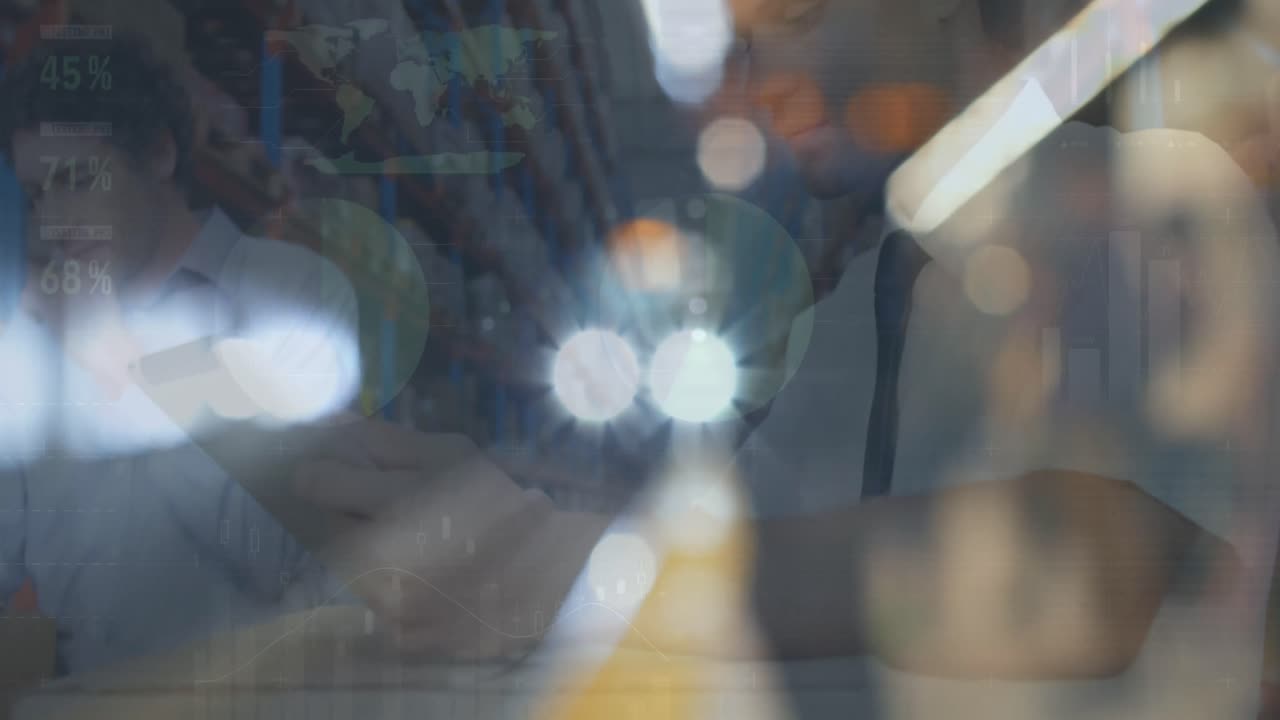 창고의 다양한 노동자들에 대한 데이터 처리 애니메이션