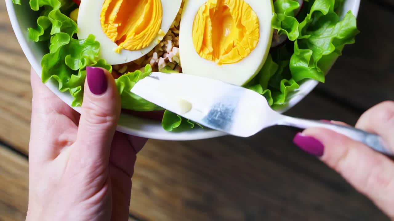 Deliciosa Salada Saudável com Ovos e Presunto