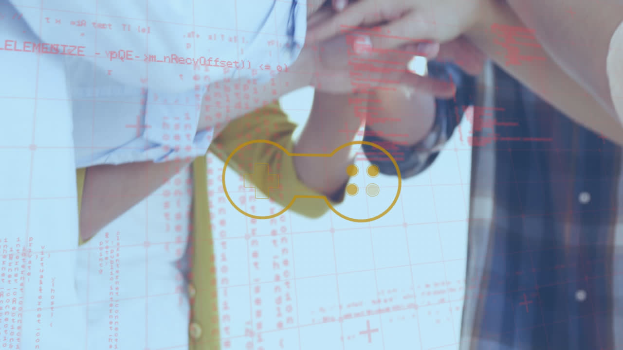 animación de procesamiento de datos y gamepad sobre diversas personas de negocios que se unen