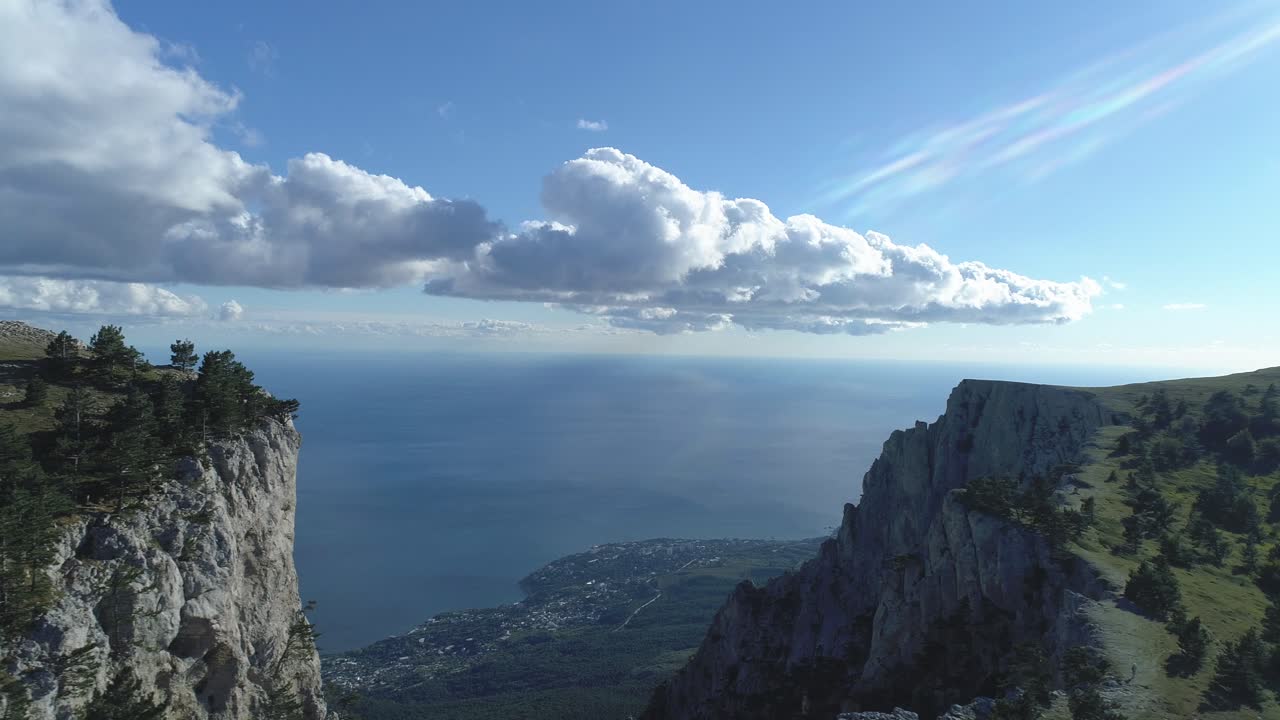 paisaje de montaña con vista al océano