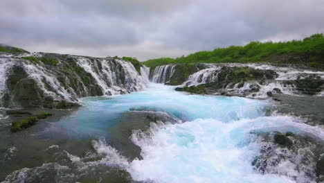 Drohnen-Luftaufnahme-Des-Bruarfoss-Wasserfalls-In-Brekkuskogur,-Island.