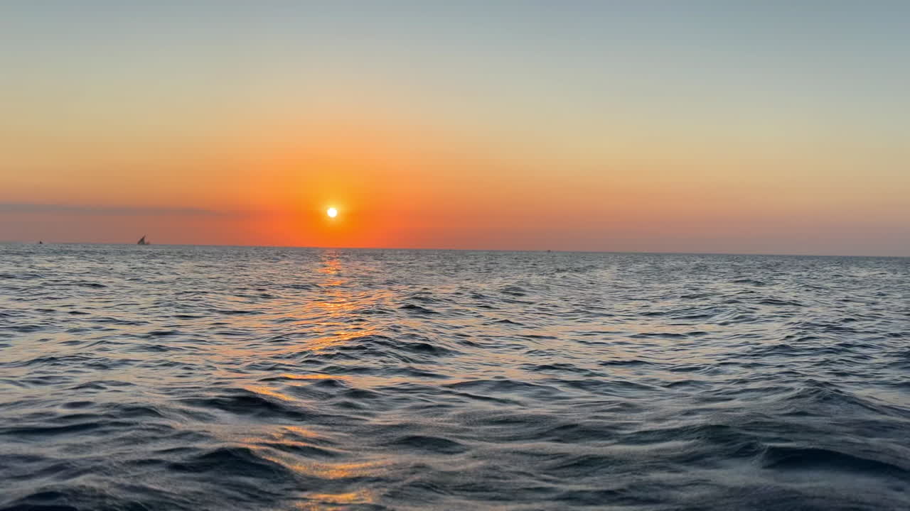 바다 위의 아름다운 일몰