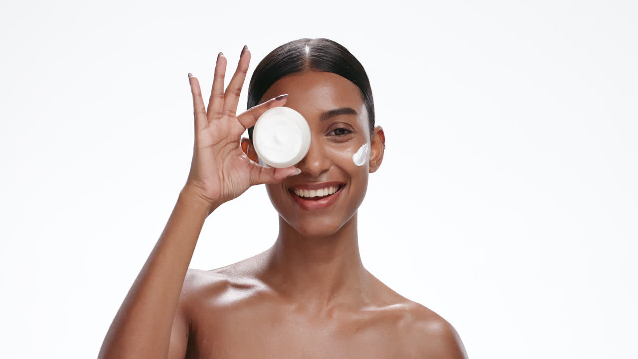 crema, cuidado de la piel y rostro de la mujer india