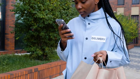 Young-woman-holding-paper-bags-on-the-street