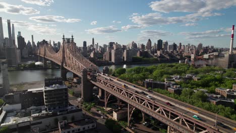 Traffic-between-Queens-and-Manhattan,-NYC