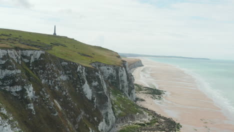 Vista-Aérea-De-Las-Aves-Del-Castillo-De-Mont-Saint-Michel-En-Francia-5