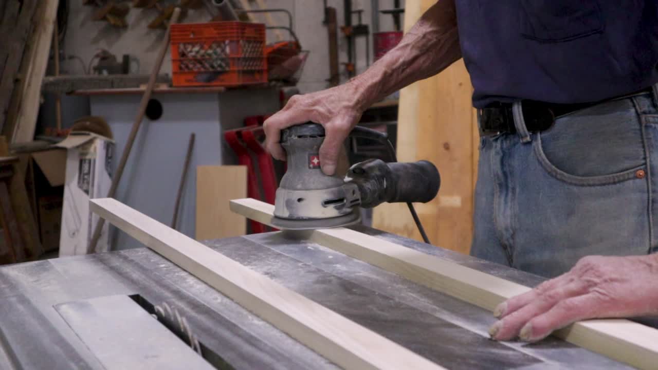 Man Sands Piece for Cabinet