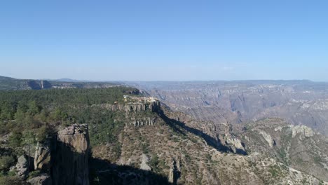 Aerial-dolly-back-shot-of-the-Urique-Canyon-in-Divisadero,-Copper-Canyon-Region,-Chihuahua