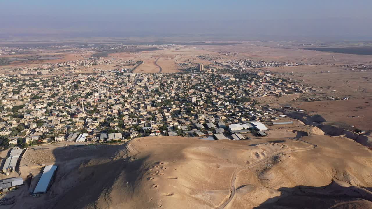 Vista aerea sulla città di Gerico sui tetti del territorio palestinese