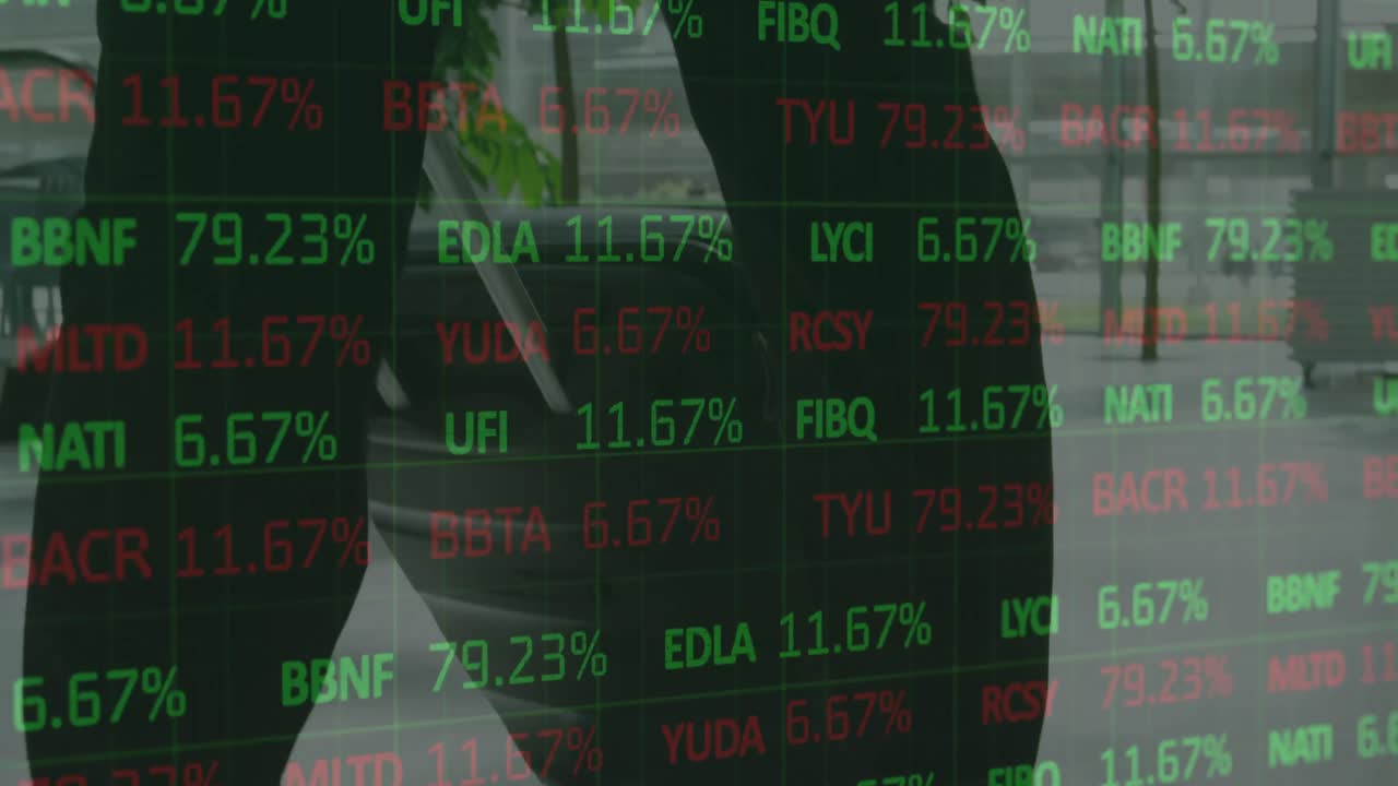 Animazione dell'elaborazione dei dati finanziari sull'uomo d'affari