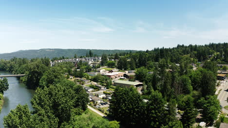 View-of-downtown-Duvall,-Washington-in-King-County