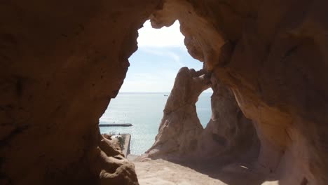 Arco-Natural-En-Acantilado-Rocoso-Mexicano,-Costa-De-La-Paz-Mar-De-Cortez