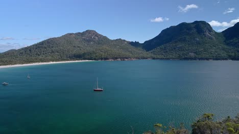 Wide-angle-shot-of-Freyinet-National-Park-during-daytime-in-tasmania,-Australia