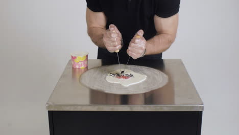haciendo postre de hielo afeitado