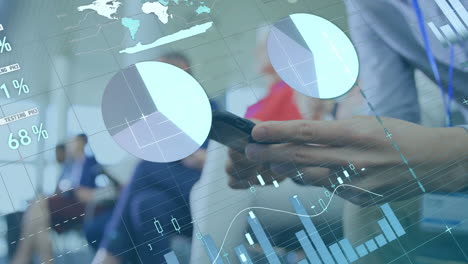 animación del procesamiento de datos financieros sobre un empresario caucásico que usa un teléfono inteligente