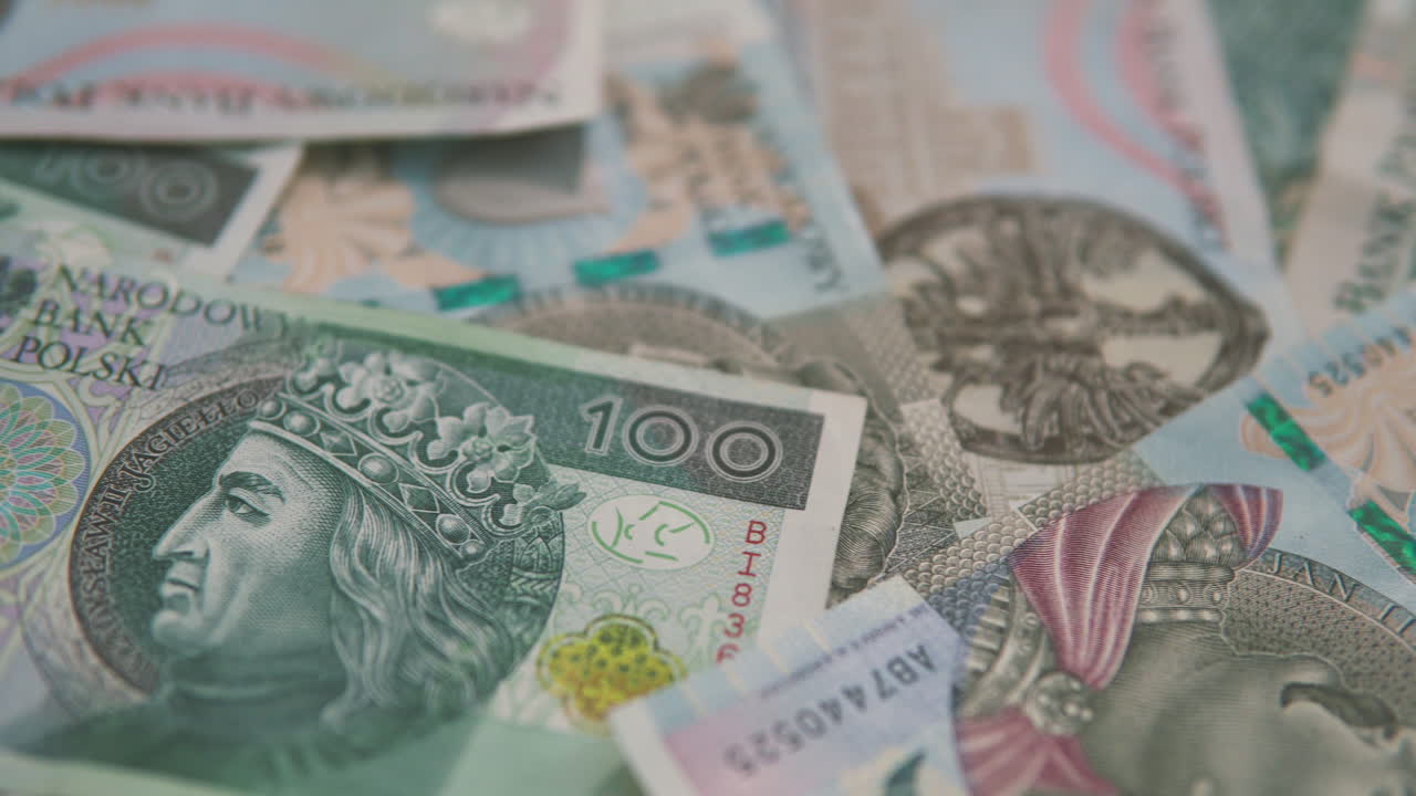 camión: 500 billetes polacos se encuentran en otros billetes de dinero