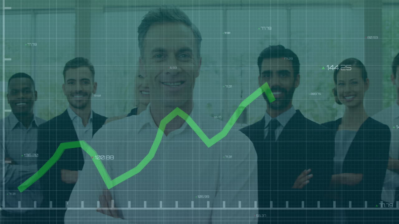 animación del procesamiento de datos estadísticos sobre el retrato de diversos empresarios sonriendo en la oficina