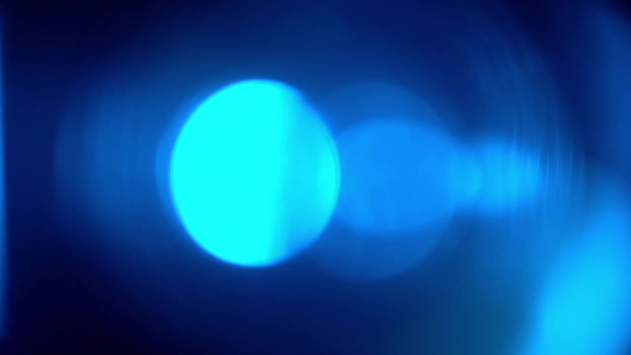 Transizioni astratte con fughe di luce blu ed effetto bokeh
