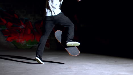 patinador rodando en no cumplir 180 trucos