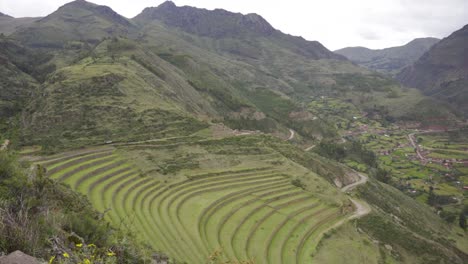 Panoramablick-Auf-Die-Plattform-Der-Ruinen-Von-Pisac-Im-Heiligen-Tal-Der-Inka-Bergkette-In-Peru,-Der-Archäologischen-Stätte-Der-Andenkordilleren