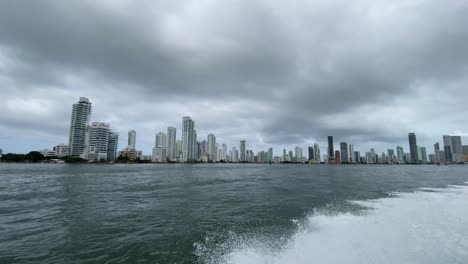 Bocagrande-En-Cartagena-De-Indias-Bahía-Viendo-Desde-Lancha-A-Motor