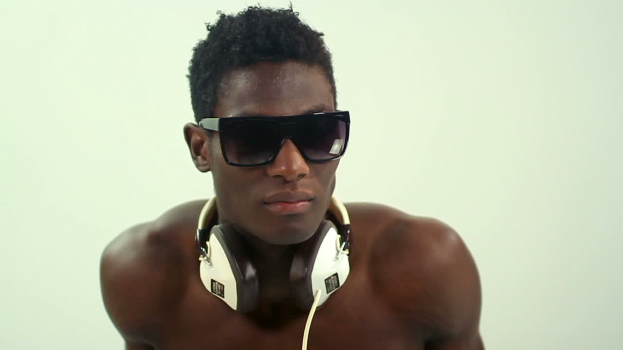 auriculares hombre 34