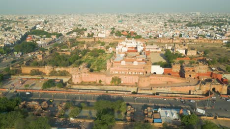 Vista-Aérea-Del-Fuerte-Junagarh,-Este-Es-Uno-De-Los-Lugares-Más-Cuidados-Para-Visitar-En-Bikaner.