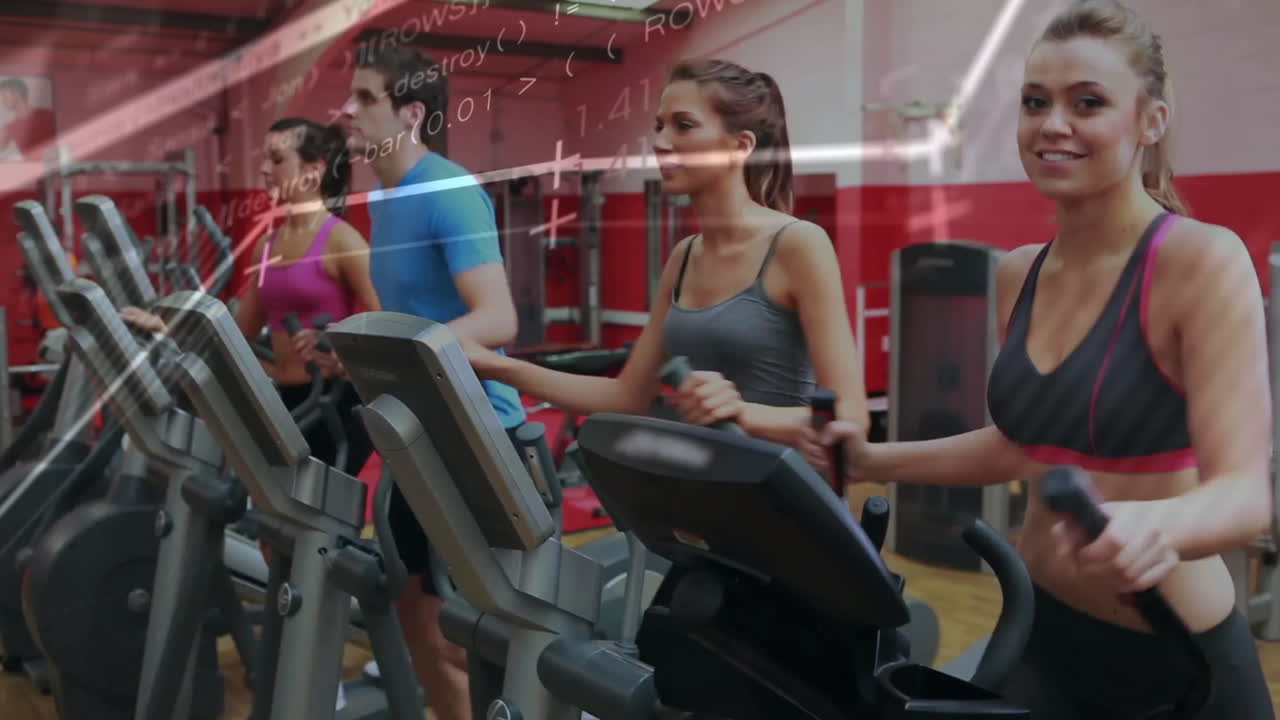 In una palestra scolastica, persone che corrono sui tapis roulant con animazione di equazioni matematiche