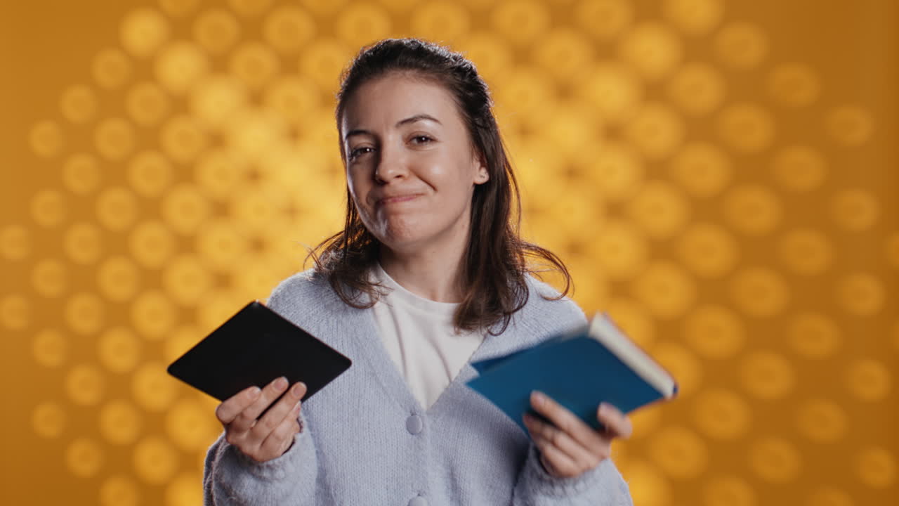 Knihomol odkládá papírový román ve prospěch digitální literatury na tabletu