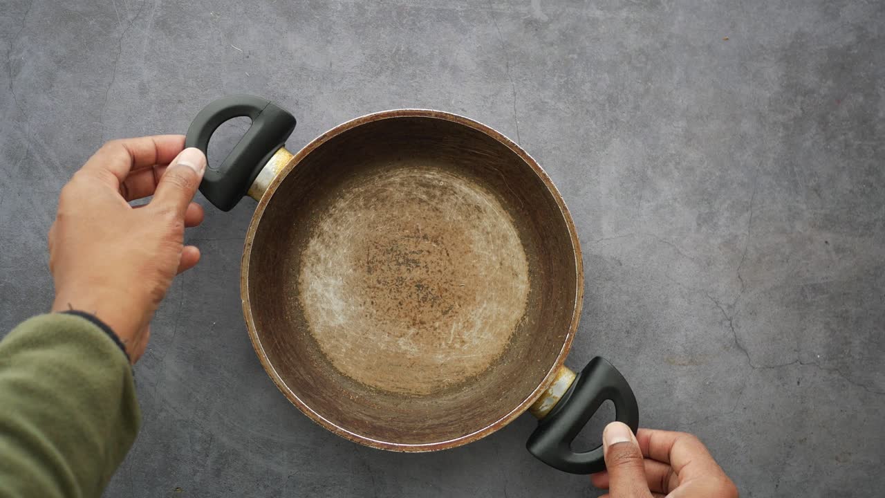 Cooking pot on table
