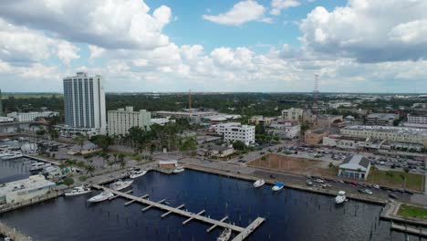 Drone-shot-rising-up-above-the-high-rise-businesses-in-downtown-Fort-Myers,-FL