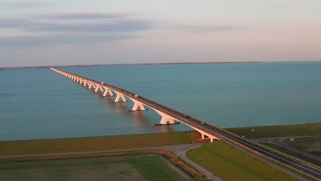 Antenne:-Die-Berühmte-Zeelandbridge-Während-Des-Sonnenuntergangs