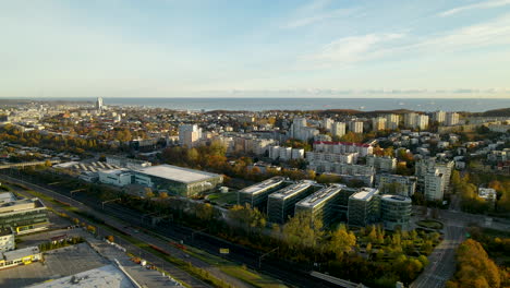 Horizonte-En-El-Centro-De-La-Ciudad-De-Gdynia-Durante-El-Amanecer-En-Polonia