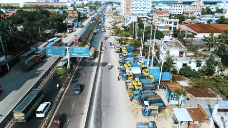 孟加拉國達卡一條繁忙的公路的空中拍攝