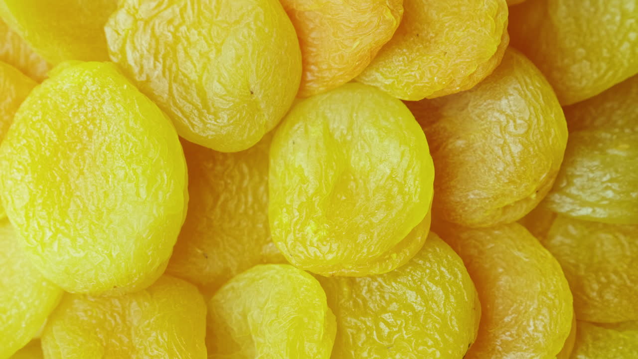 albaricoques secos apetitosos - comida saludable 4k video