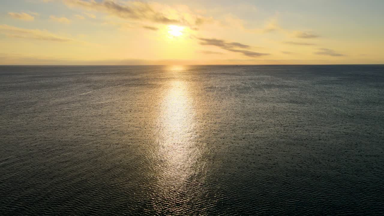 태양을 가리키는 마이애미에서 바다의 일출