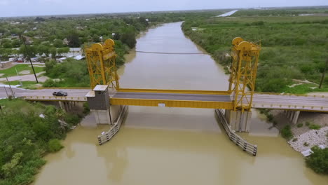 El-Arroyo-Colorado-Es-La-única-Vía-Fluvial-Natural-Del-Valle-Inferior-Del-Río-Grande-En-Río-Hondo,-Texas-Que-Significa-“río-Profundo??