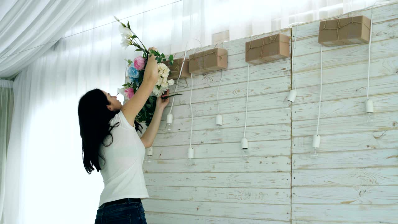 아름다운 꽃가루가 봄의 다채로운 꽃받침을 만니다.