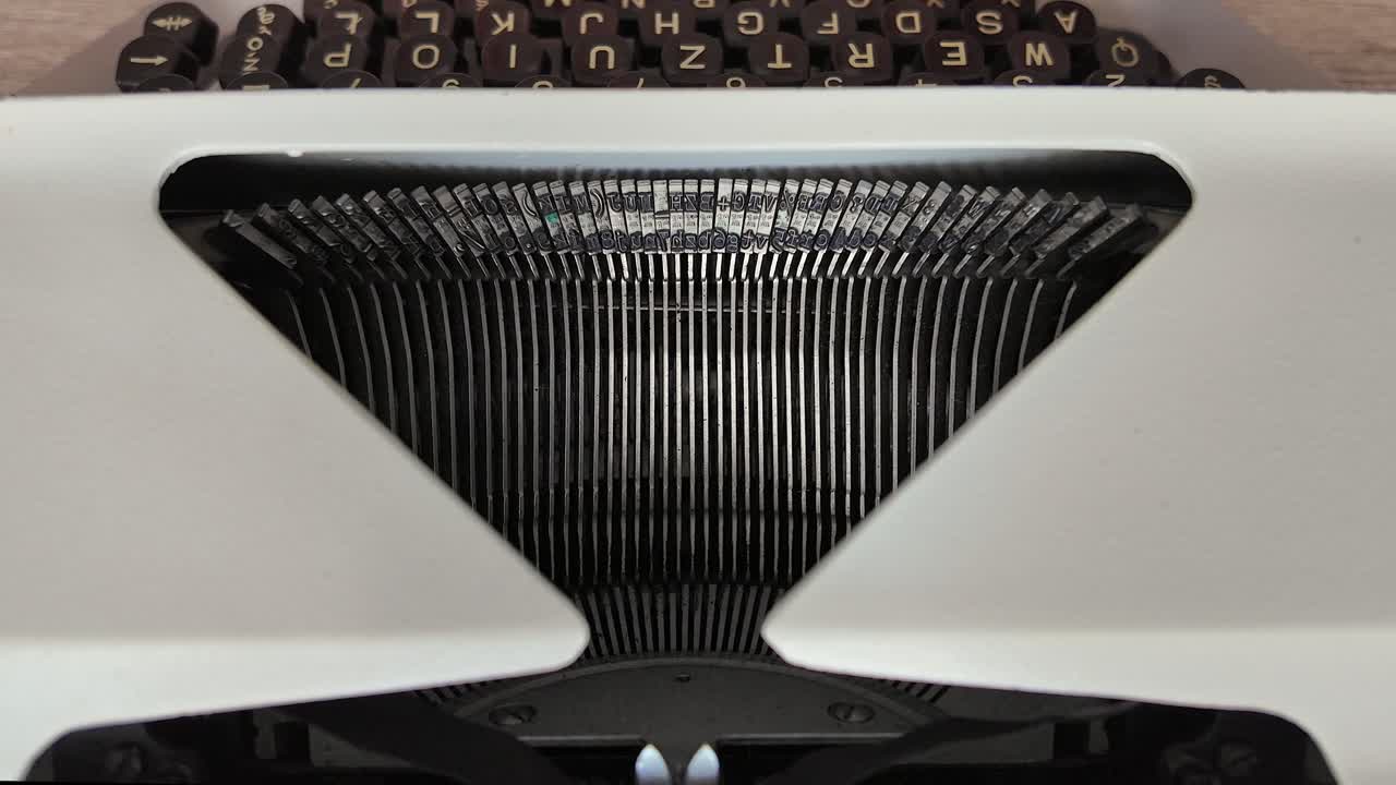 печатать на старинной пишущей машине