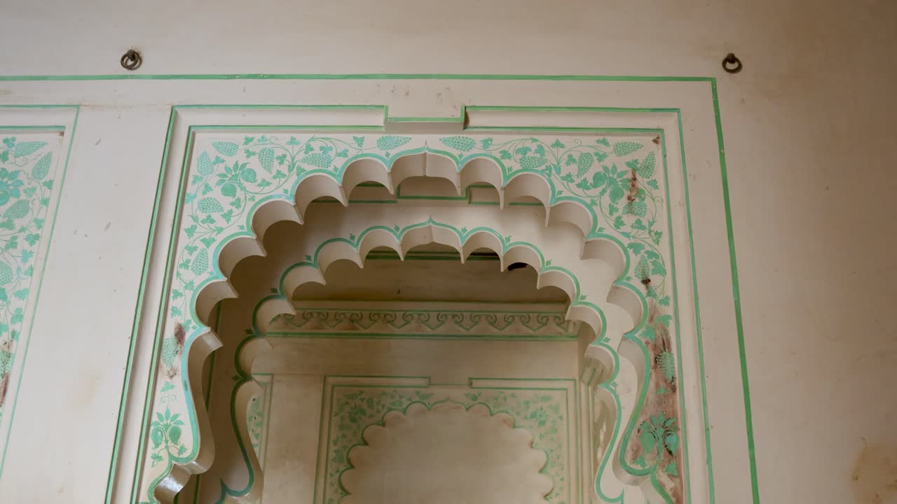 Architettura artistica dell'ingresso di un'antica fortezza al mattino, il video è stato girato al forte di Kumbhal, Kumbhalgarh, Rajasthan, India