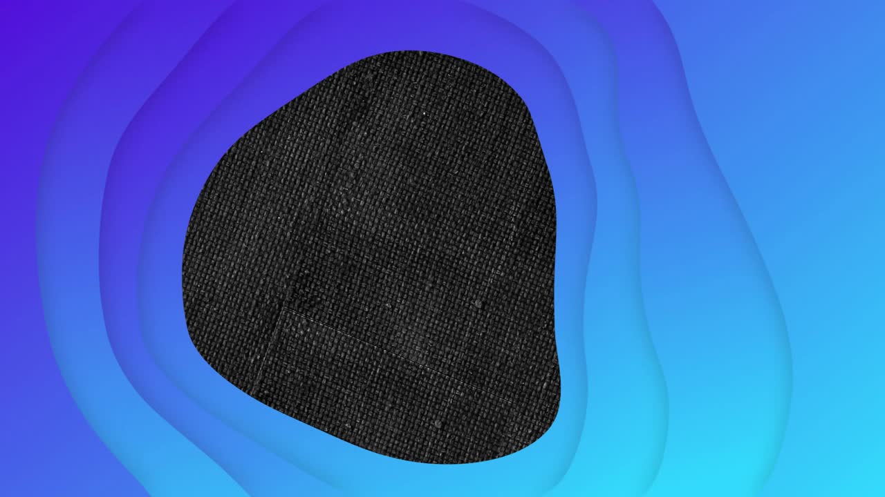 All'inizio, una forma nera ruota e si trasforma all'interno di anelli di contorno viola-blu che mostrano la texture.