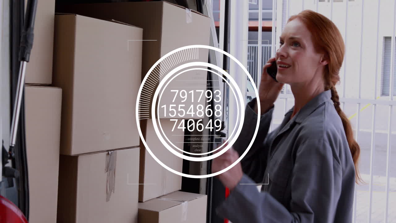 animación de números cambiantes en círculos, mujer caucásica hablando en teléfono celular mientras revisa cajas.