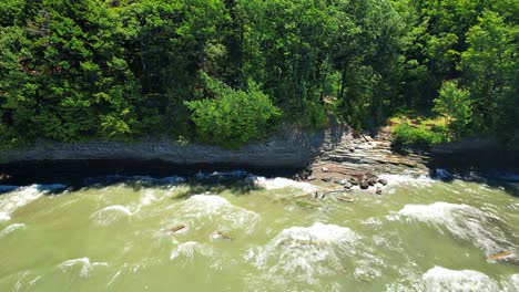 Espectaculares-Imágenes-De-Video-De-Drones-Aéreos-Del-Hermoso-Lago-Erie-Durante-El-Verano-En-Un-Día-Soleado