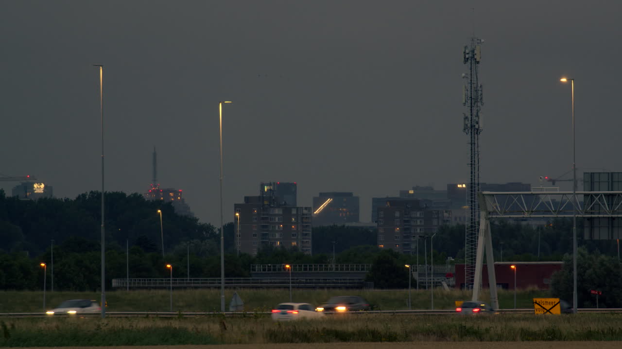 고속도로 황혼 도시 풍경