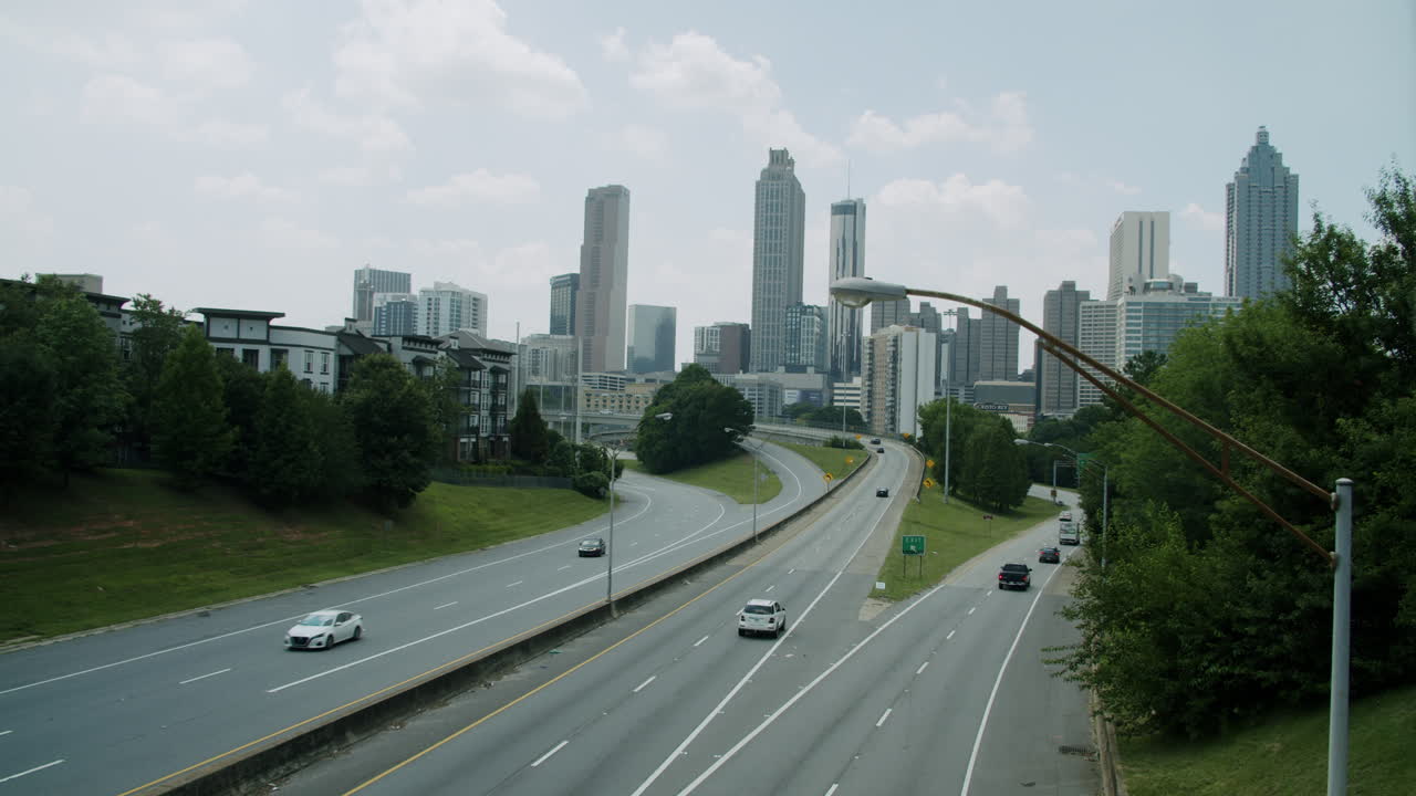 Cakrawala Atlanta dan Pemandangan Jalan Raya