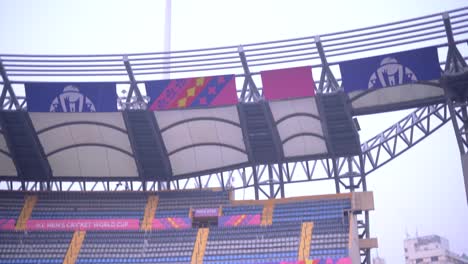 Drone-Volando-En-El-Estadio-Vacío-Wankhede-En-Mumbai