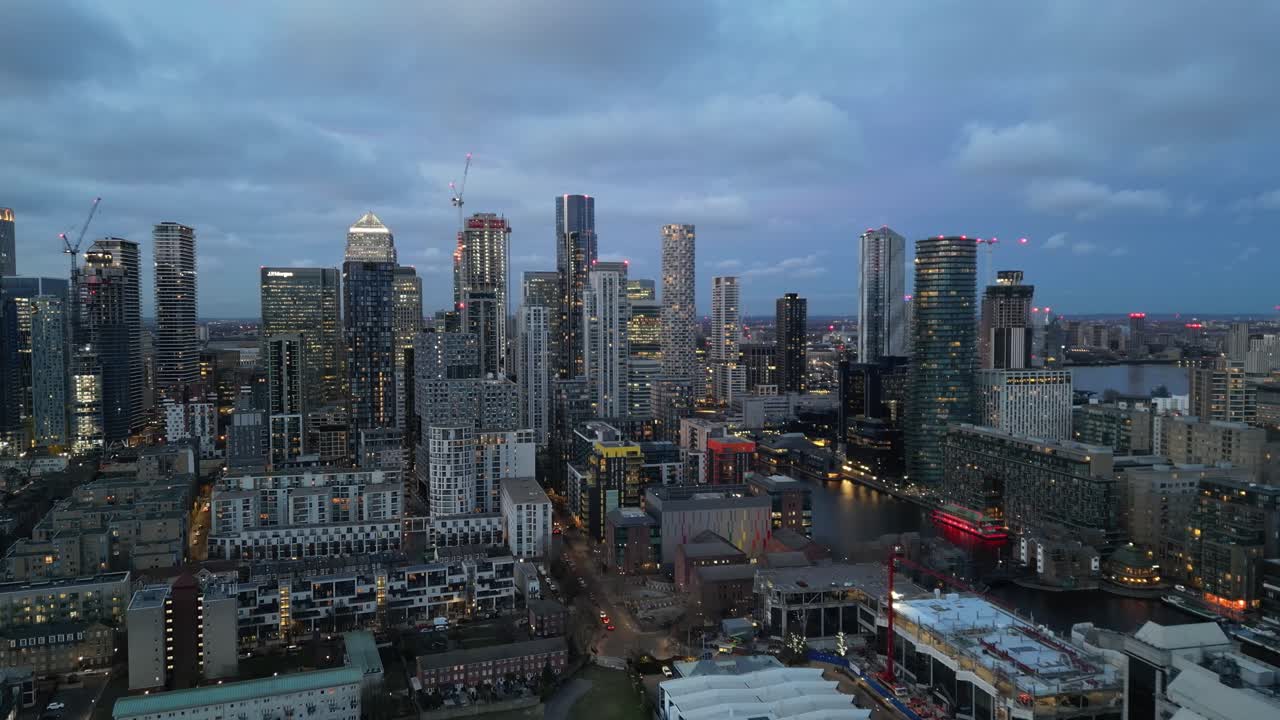 저녁 카나리 워프 런던 금융 센터 영국 무인 항공기 조감도