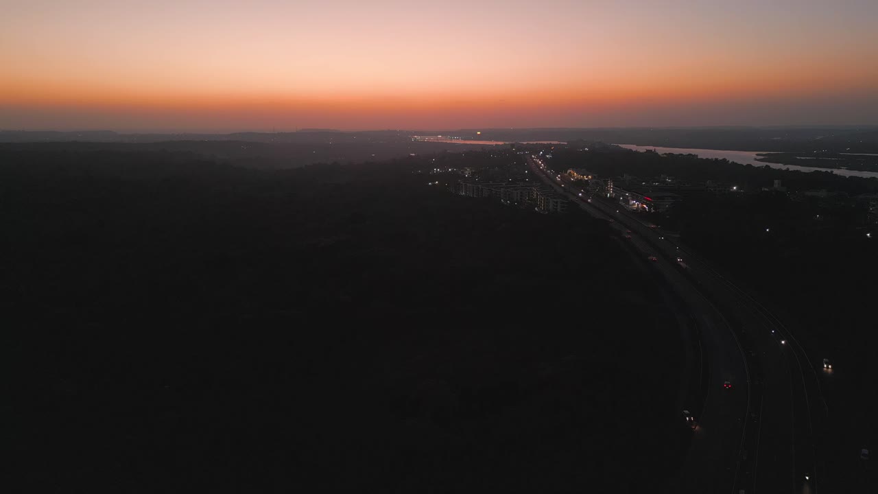 vista nocturna de drones de goa a panjim en la india