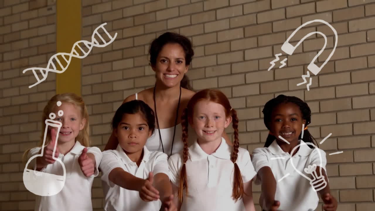 animación de iconos de artículos escolares sobre diversos escolares con una maestra sonriente