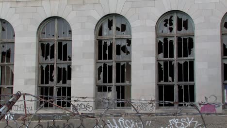 Ventanas-Destruidas-De-La-Estación-De-Michigan,-Detroit